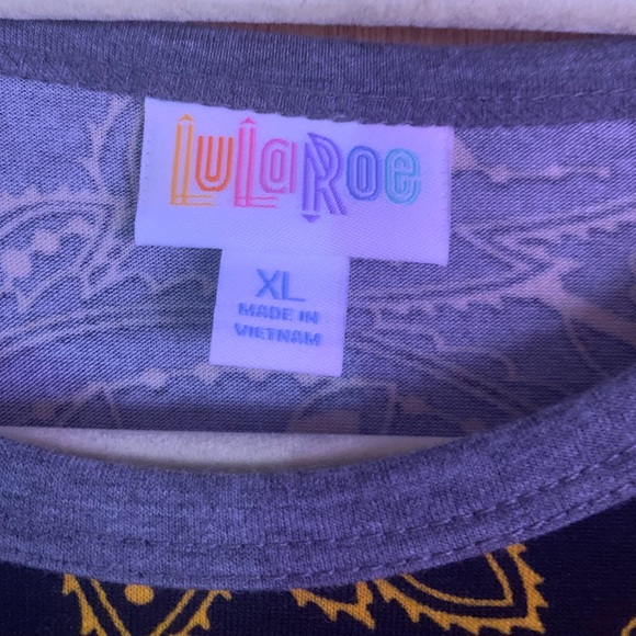 LulaRoe Print Randy Top - Picture 3 of 5